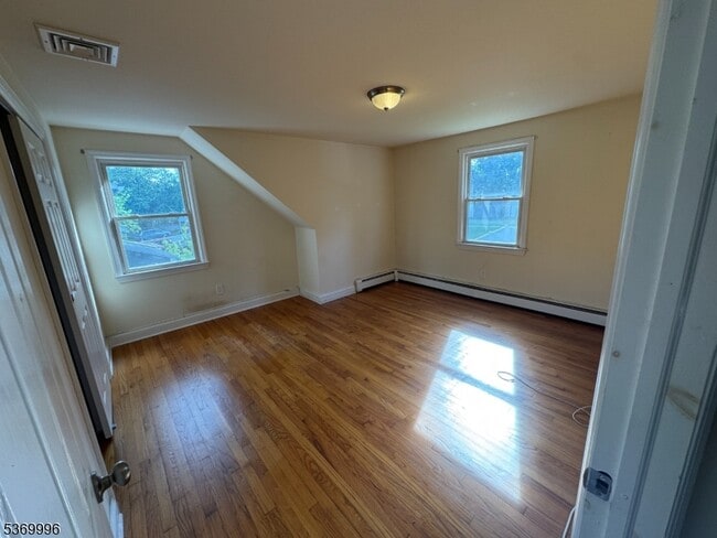 45 Van Ness Ave in Little Falls, NJ - Foto de edificio - Building Photo