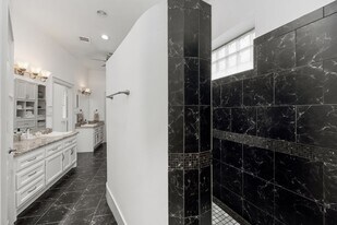 1210 Parkerhaven Ct in Houston, TX - Building Photo