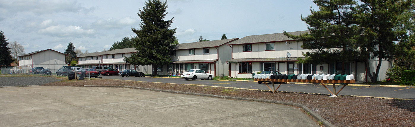 2nd Street Townhouses in Lebanon, OR - Building Photo