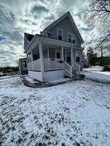 903 Centre St in Brockton, MA - Building Photo