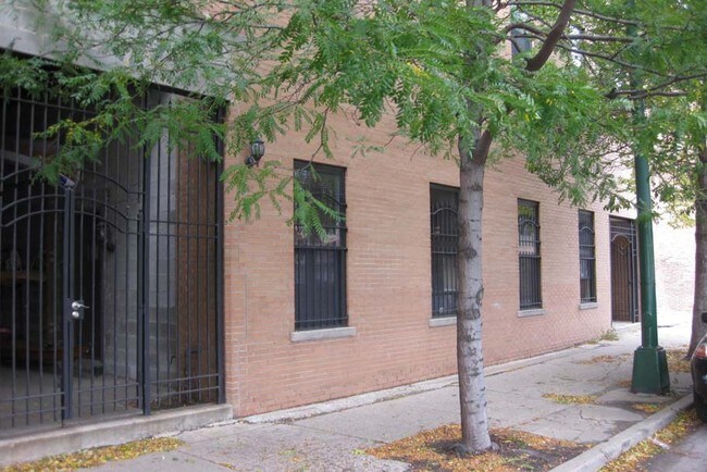2000 W Erie St in Chicago, IL - Foto de edificio - Building Photo