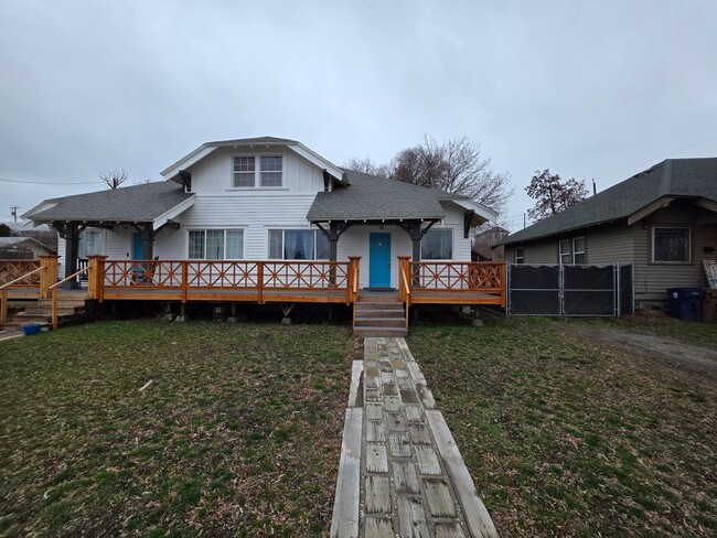 property at 1230 N Madelia St