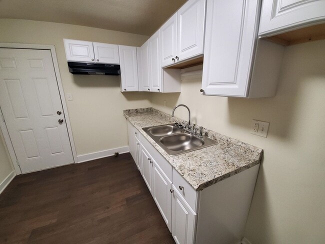 910 Fiske St in Durham, NC - Foto de edificio - Building Photo