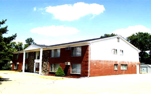 Peach Tree Apartments in Westland, MI - Building Photo - Building Photo