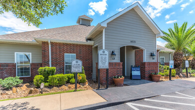 The Flats at Sugarland in Sugar Land, TX - Foto de edificio - Building Photo