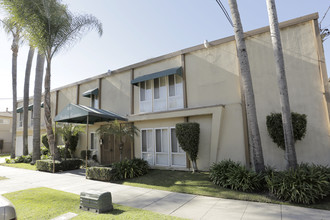 Linden Terrace Apartments in Long Beach, CA - Building Photo - Building Photo