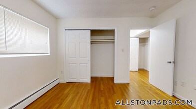 34 Gardner St in Boston, MA - Foto de edificio - Building Photo