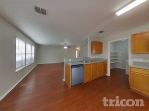 2057 Wildwood Dr, Unit 1104 in Forney, TX - Foto de edificio - Building Photo