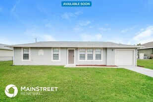 1911 NE 17th Pl in Cape Coral, FL - Building Photo
