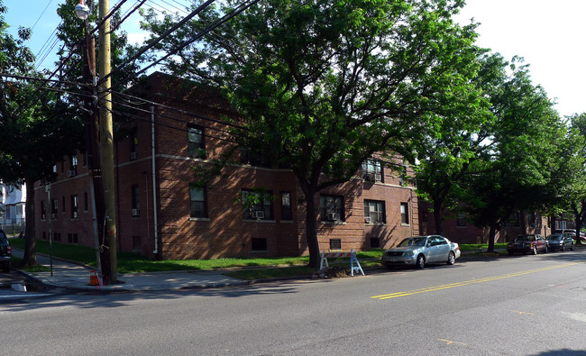 12011 109th Ave in South Ozone Park, NY - Building Photo - Building Photo