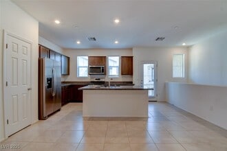 664 Anemone Ln in Henderson, NV - Building Photo - Building Photo