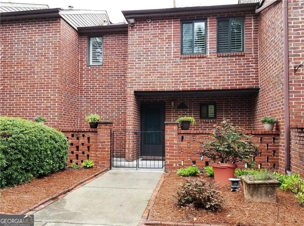 2293 Pernoshal Ct in Dunwoody, GA - Building Photo