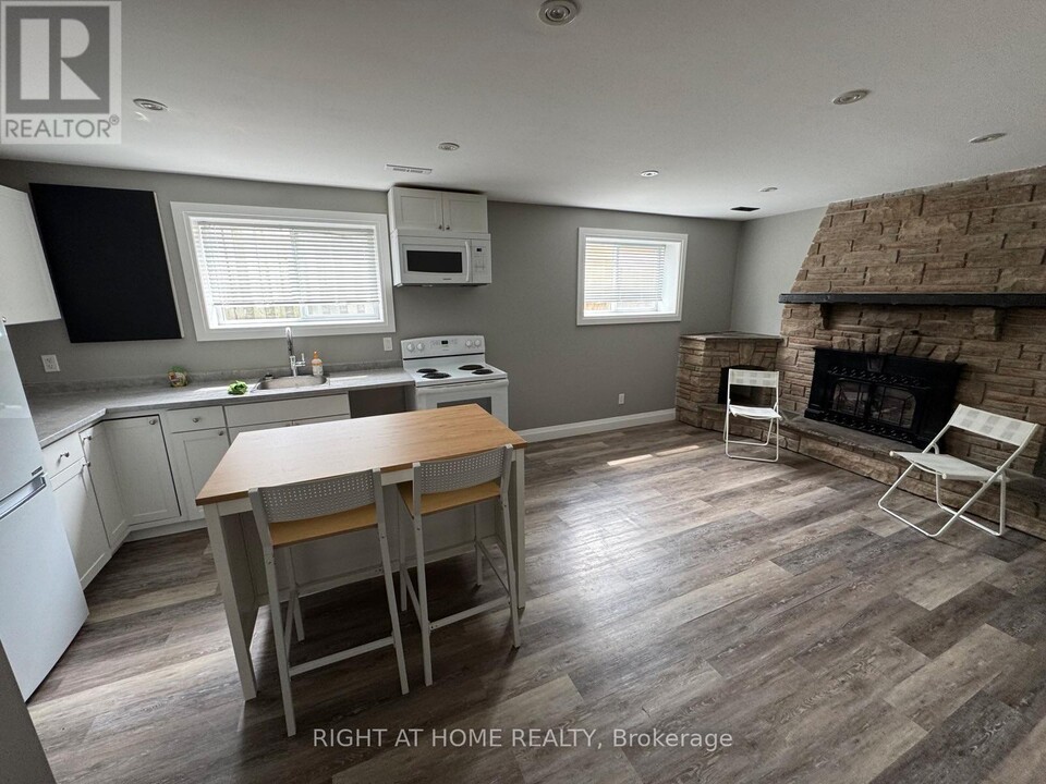 4 Morgandale Crescent in Bowmanville, ON - Building Photo
