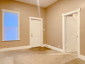 1942 S 16th St in Omaha, NE - Building Photo - Building Photo