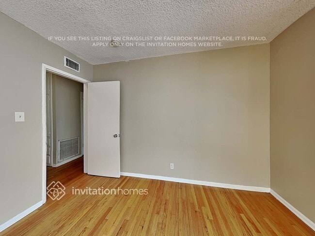 15040 Valerio St in Los Angeles, CA - Building Photo - Building Photo