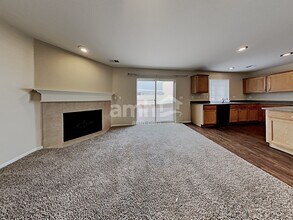 20017 March Dr in Denver, CO - Foto de edificio - Building Photo