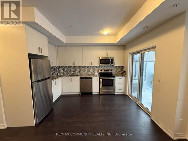 2635 William Jackson Dr in Pickering, ON - Building Photo - Building Photo