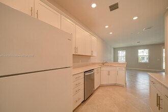 1280 Eucalyptus Dr in Hollywood, FL - Building Photo - Building Photo