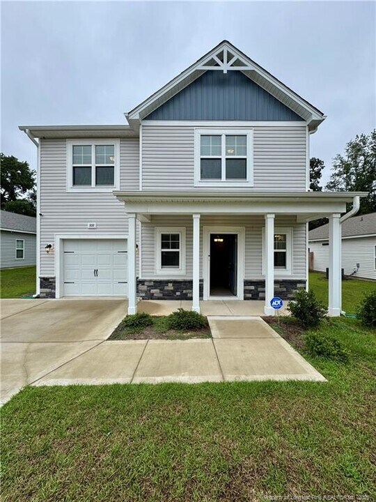 808 Jackson St in Raeford, NC - Building Photo