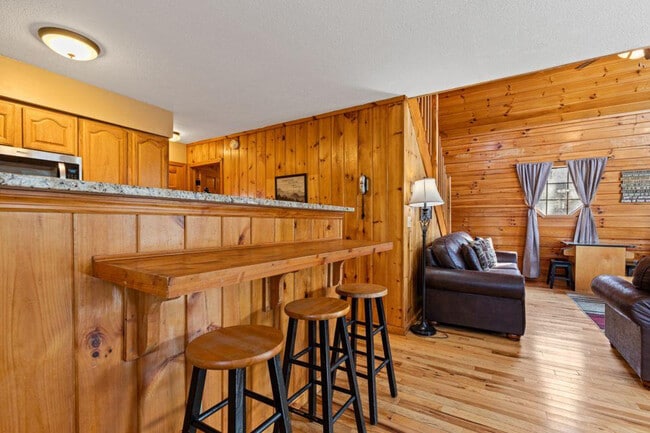 1652 Raccoon Den Way