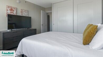 305 Dr. M.L.K. Jr St S, Unit 804 in St. Petersburg, FL - Foto de edificio - Building Photo