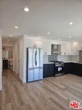 5247 W 9th St in Los Angeles, CA - Building Photo - Building Photo