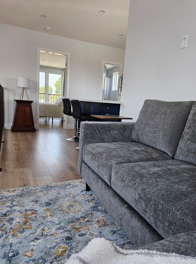 7900 El Manor Ave, Unit 7902