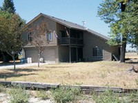 West Floral Ave Ranches in Caruthers, CA - Building Photo - Building Photo