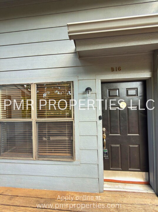 2802 NE 9th St in Lawton, OK - Building Photo