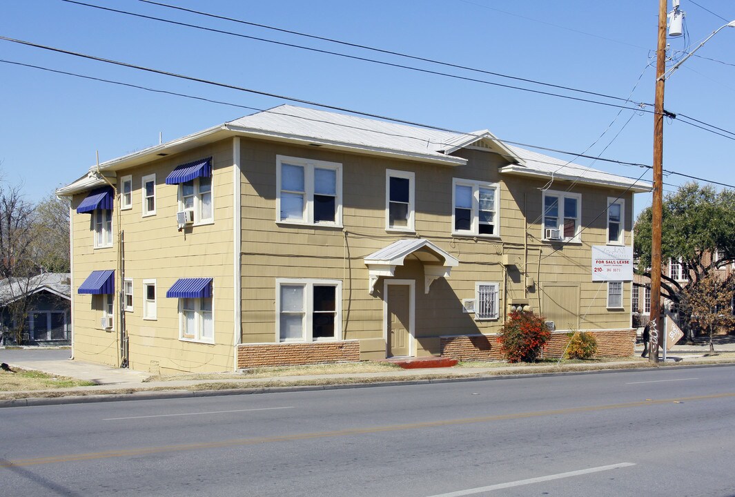 402 W Mulberry Ave in San Antonio, TX - Foto de edificio
