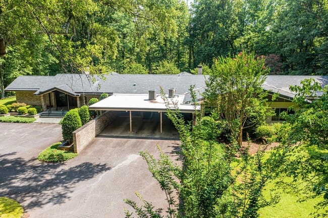 property at 153 Hillhaven Pl SE