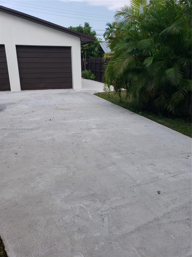 321 SW 105th Pl in Miami, FL - Building Photo - Building Photo