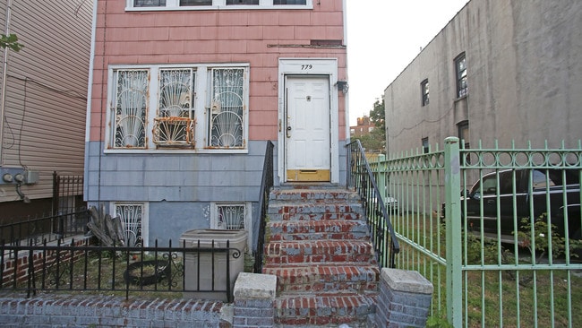 779 Logan St in Brooklyn, NY - Building Photo - Building Photo