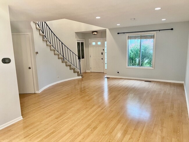 214 Autumn Ln in Vernon Hills, IL - Building Photo - Building Photo