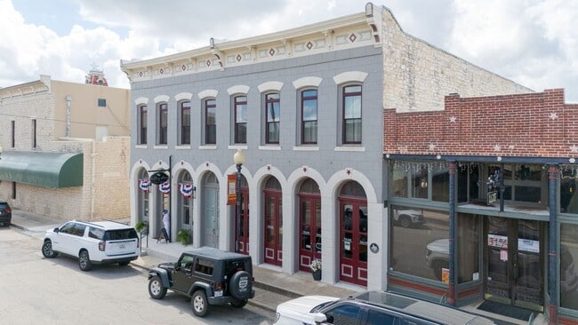 410 E 3rd St in Lampasas, TX - Building Photo - Building Photo