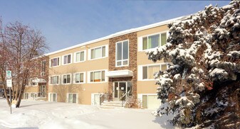 12406 109th Ave NW in Edmonton, AB - Building Photo