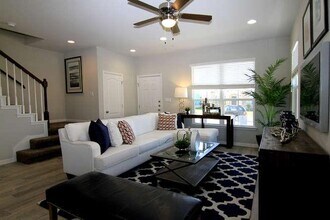 735 Coconut Grove St in Pflugerville, TX - Building Photo - Building Photo