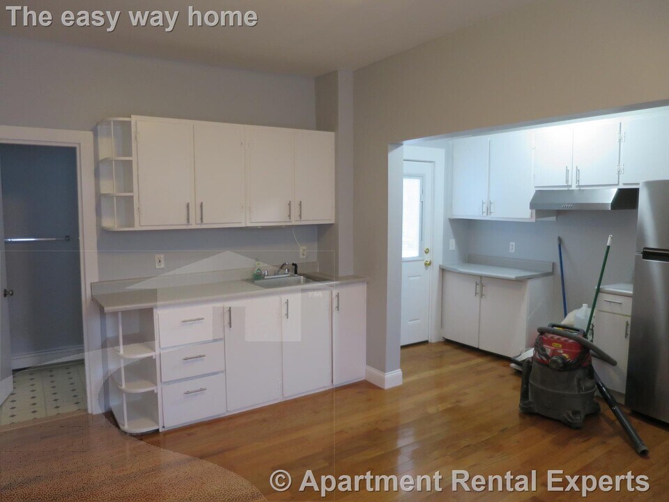 564 Putnam Ave in Cambridge, MA - Building Photo