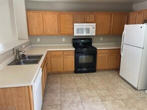 951 Cantabria Heights Ave in Las Vegas, NV - Building Photo - Building Photo