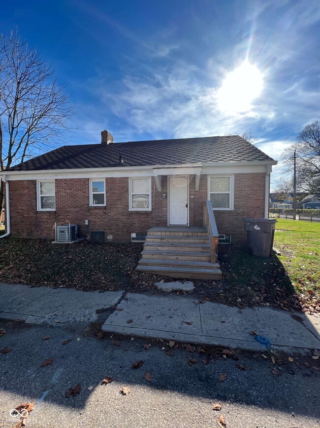 property at 607 N Tibbs Ave