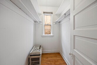 3915 N Seeley Ave, Unit 2nd Floor in Chicago, IL - Building Photo - Building Photo