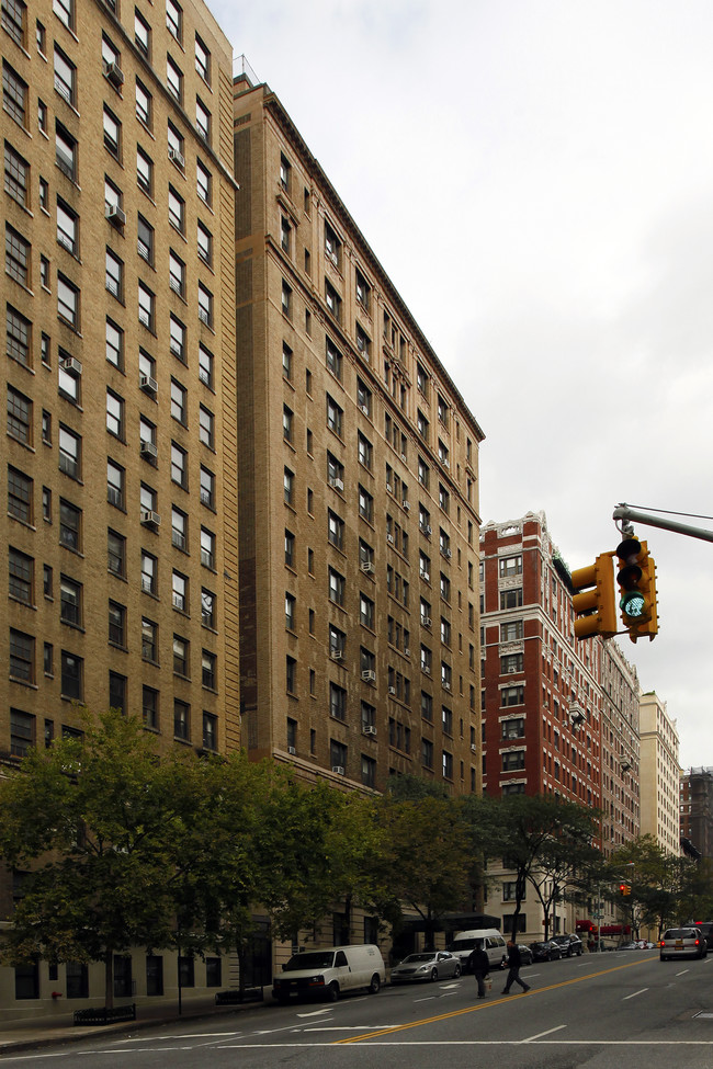 789 W End Ave in New York, NY - Foto de edificio - Building Photo