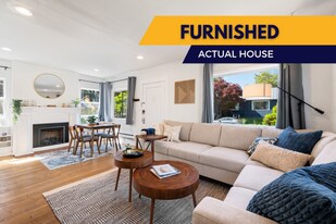 811 NE 63rd St in Seattle, WA - Building Photo