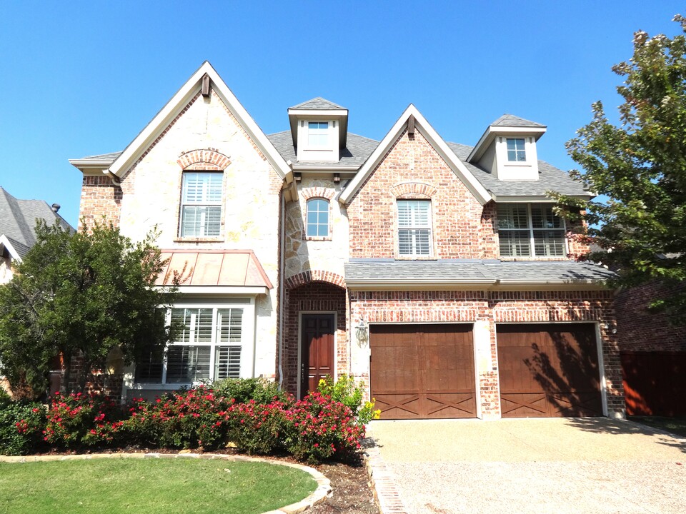 7025 Fullerton Dr in Plano, TX - Building Photo