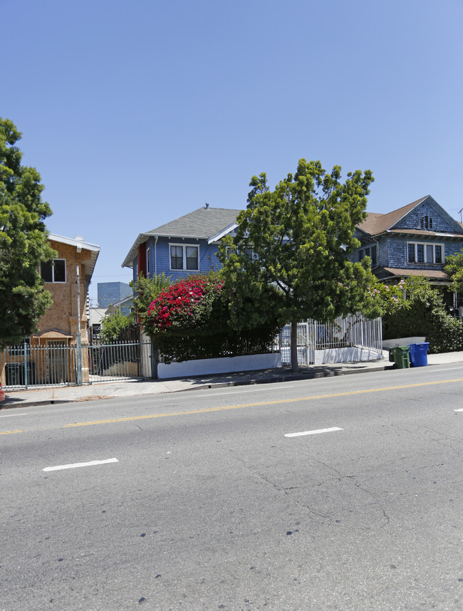 2755 W 8th St in Los Angeles, CA - Building Photo - Building Photo