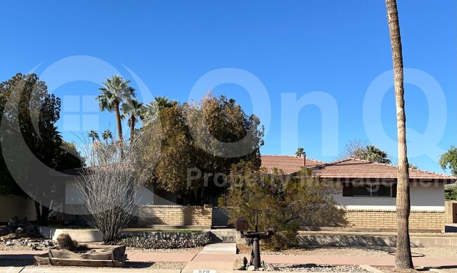 property at 570 N Villa Nueva Dr