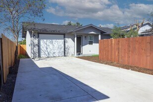 88 Bayview Ave in Bay Point, CA - Building Photo