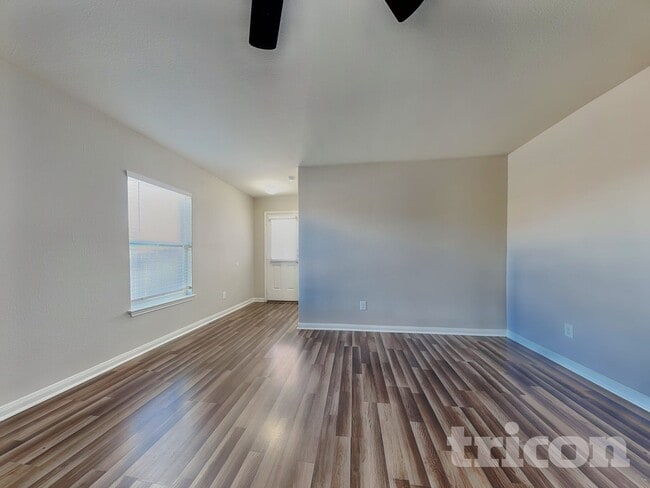 1405 Breanna Ln in Kyle, TX - Foto de edificio - Building Photo