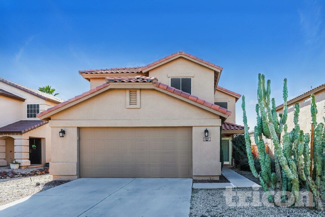 1351 E Stirrup Ln in Queen Creek, AZ - Foto de edificio