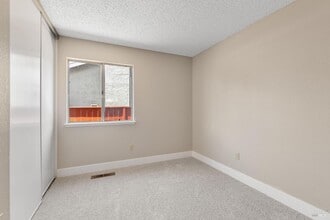 828 Stoneridge Cir in Fairfield, CA - Building Photo - Building Photo